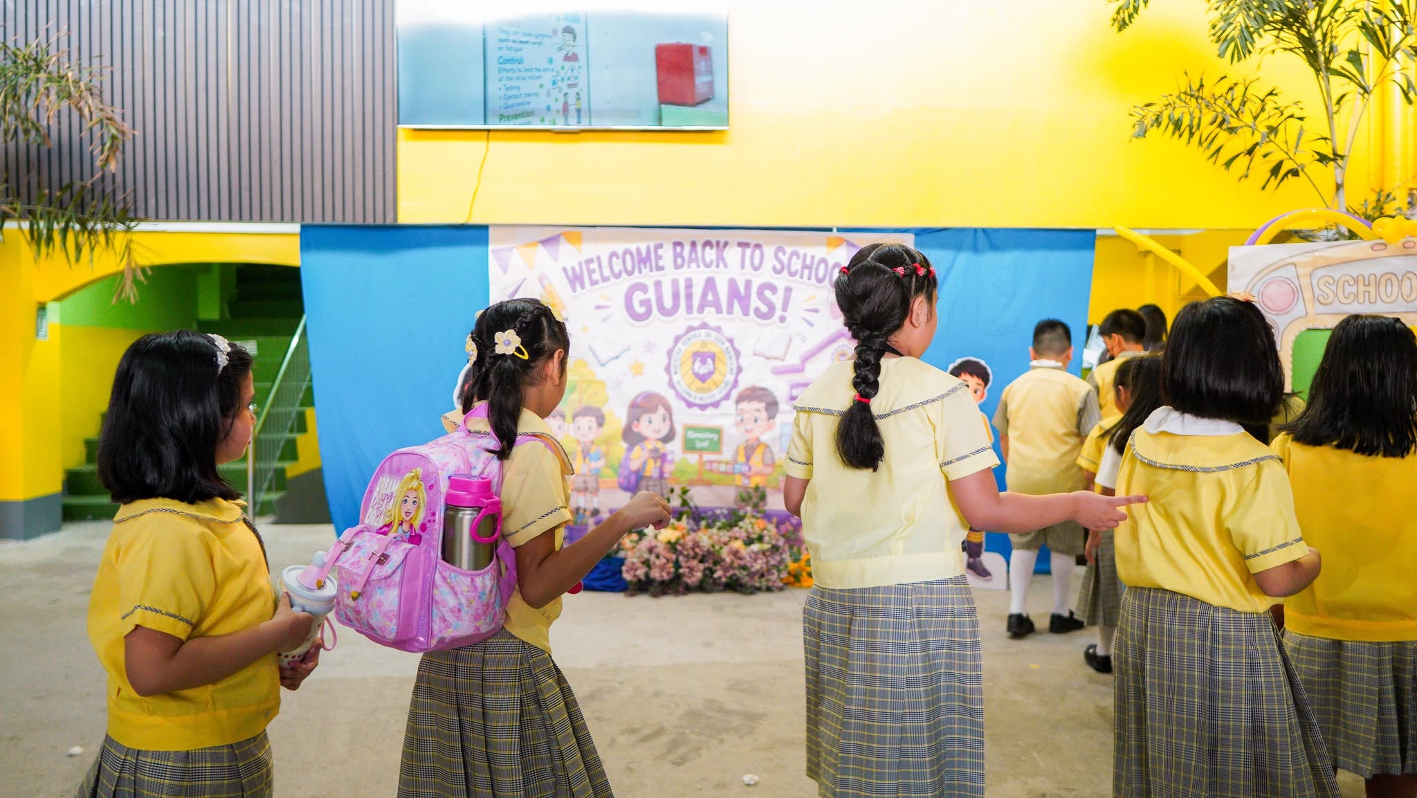 NSDGA students arriving for the welcome-back-to-school program